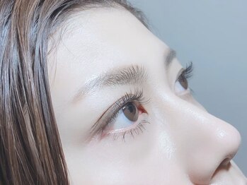 理想の目元へと導く まつ毛エクステ
